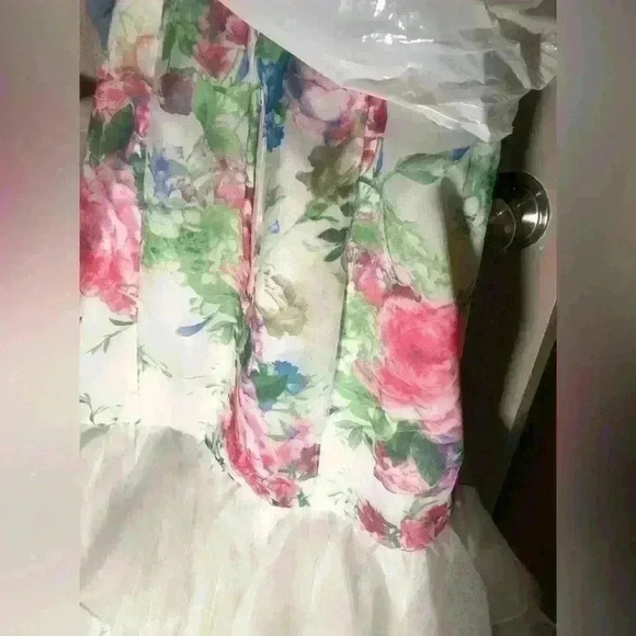 Mori Lee Flower Mermaid Gown Size 6 - Picture 5 of 5